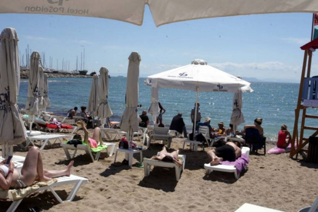 Πρωτομαγιά στις παραλίες της Αττικής (pics)