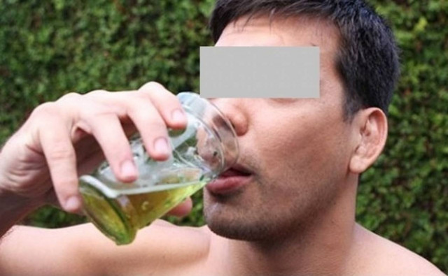 Συνελήφθη γιατί ούρησε σε εστιατόριο και μετά... τα ήπιε! (βίντεο)