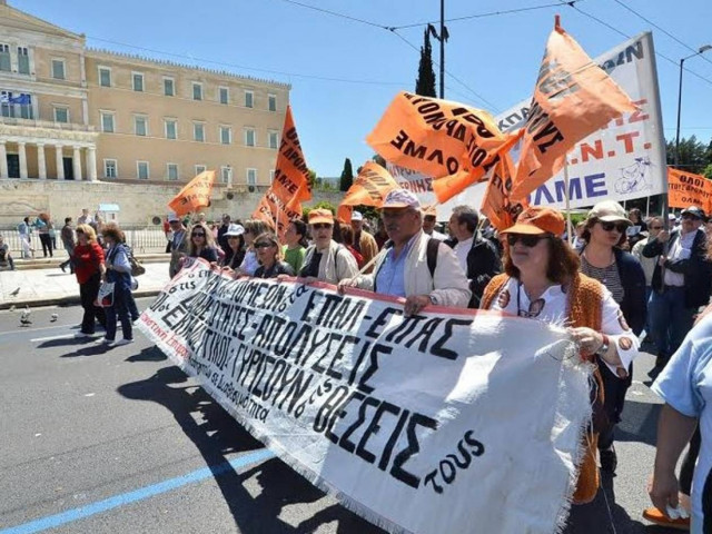 Στο Σύνταγμα όλοι οι διαδηλωτές των παράλληλων συγκεντρώσεων