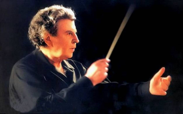 Το Επαγγελματικό Επιμελητήριο βραβεύει τον Μίκη Θεοδωράκη