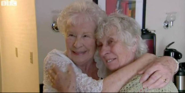 Η συγκινητική ιστορία των δίδυμων που βρέθηκαν έπειτα από 78 χρόνια