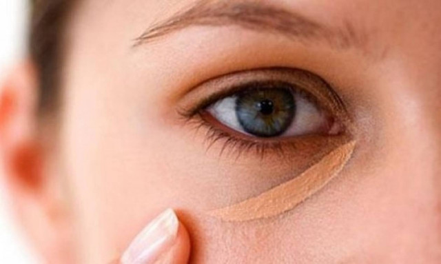 Ξενύχτησα και τα μάτια μου είναι πρησμένα. Τι να κάνω;