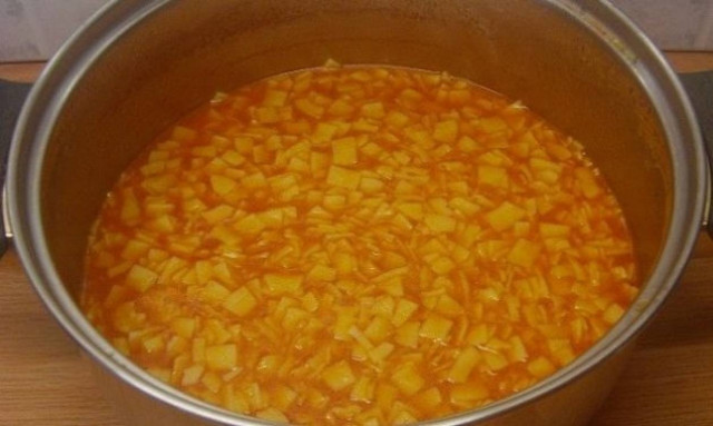 Συνταγή για πεντανόστιμα κοκκινιστά χυλοπιτάκια