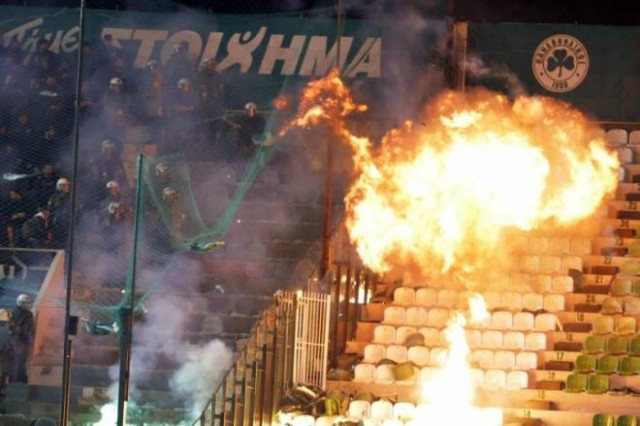 Παναθηναϊκός-ΠΑΟΚ: Το χρονικό των επεισοδίων στη Λεωφόρο (videos+pics)