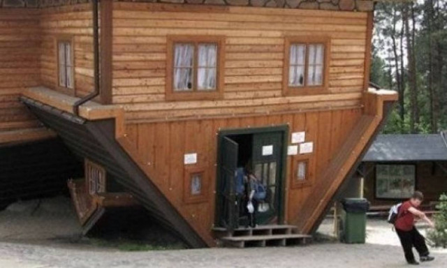 Τι γίνεται όταν το σπίτι έρχεται...τα πάνω, κάτω;