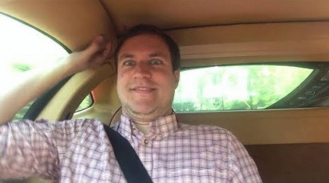 Επικές αντιδράσεις: Άφησε τους φίλους του να οδηγήσουν τη Ferrari του!