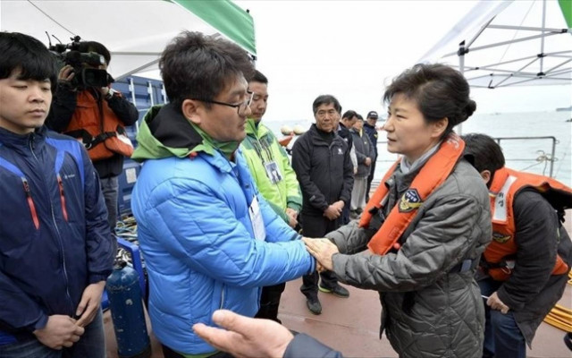 Πρόεδρος Ν. Κορέας: Αυστηρή τιμωρία των ενόχων για το ναυάγιο