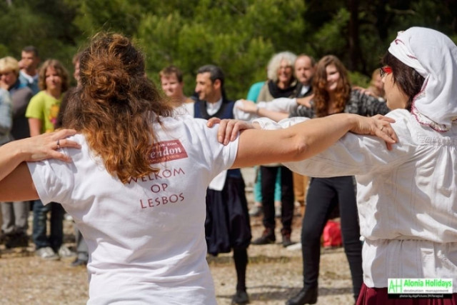 Λέσβος: Αστυνομικοί σταμάτησαν πούλμαν με τουρίστες και τους...