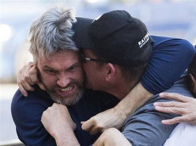 Χαμός στην παραλία με τον άγριο καυγά δυο εκατομμυριούχων!