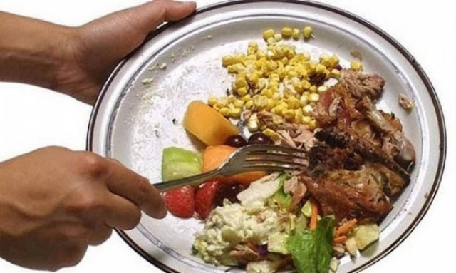 Πόσο φαγητό πετάμε στα σκουπίδια;