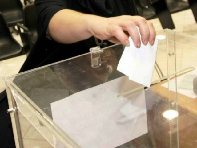 Εκλογές 2014: «Τι να ψηφίσω;» Η φωτογραφία που σπάει όλα τα ρεκόρ στο Facebook!