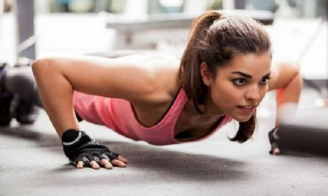 Μαμάδες! Οι 7 ασκήσεις γυμναστικής που θα μεταμορφώσουν το σώμα σας