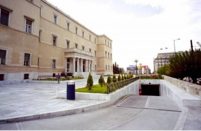 Από στιγμή σε στιγμή στη Βουλή Γερμενής και Μπούκουρας