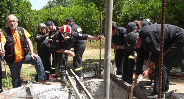 Δραματικές ώρες για τον απεγκλωβισμό του 39χρονου από το πηγάδι