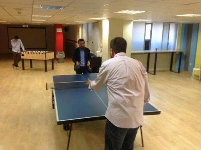 Πινγκ Πονγκ του Γραμματέα με τους δημοσιογράφους