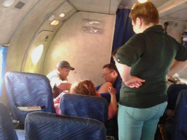 Γέννησε δίδυμα κατά τη διάρκεια πτήσης!