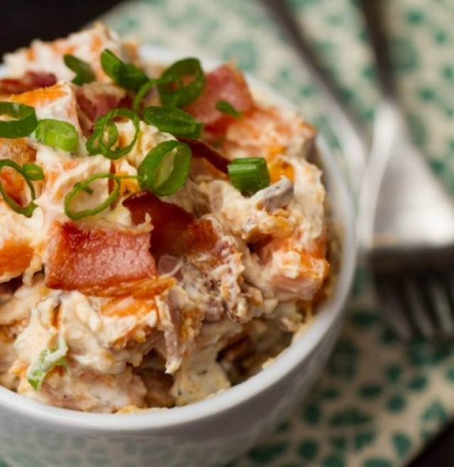 Πατατοσαλάτα: Η καλύτερη συνταγή που έχετε δοκιμάσει ποτέ γίνεται... στο φούρνο!