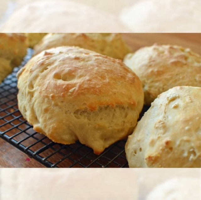 Η απόλυτη φουρνιστή λιχουδιά: Αφράτα ψωμάκια πατάτας!