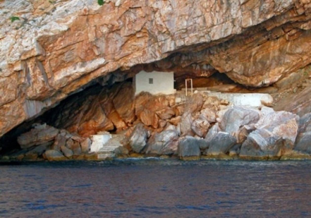 Στους 10 καλύτερους ναούς το εξωκλήσι του Αγ. Στεφάνου στη Σύρο