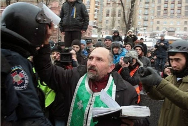 Ουκρανία: Απειλές κατά Ορθόδοξων ιερέων από τους νέο-ναζί