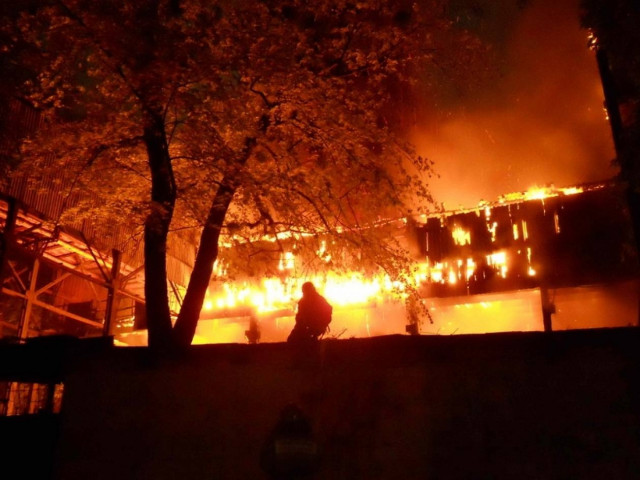 Στις φλόγες εστιατόριο στη Νέα Ερυθραία