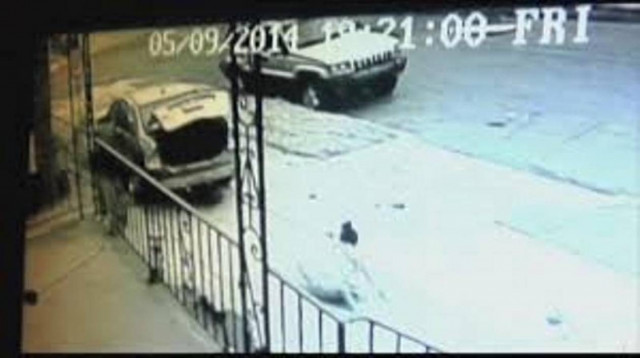 ΗΠΑ: Καταδιωκόμενο αυτοκίνητο έπεσε πάνω σε κοριτσάκι! (video)