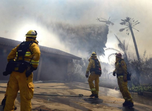 HΠΑ: Καταστροφικές πυρκαγιές απειλούν σπίτια στην Καλιφόρνια