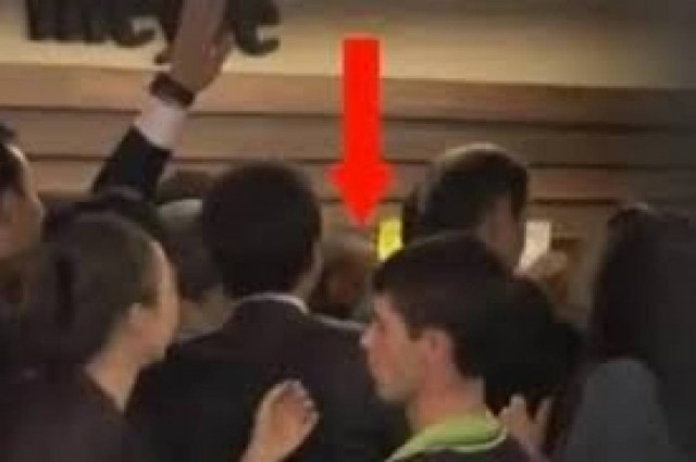 Πρωθυπουργός σε «ελεύθερη πτώση» ο Ερντογάν (pics)