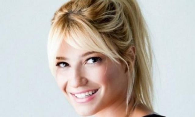 Λαμπερή η έξοδος για τη Φαίη Σκορδά από το μαιευτήριο αγκαλιά με το νεογέννητο γιο της!