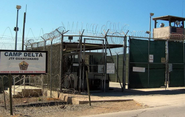 Υπέρ της απεργίας πείνας αποφάσισε δικαστήριο για κρατούμενο στο Γκουαντάναμο