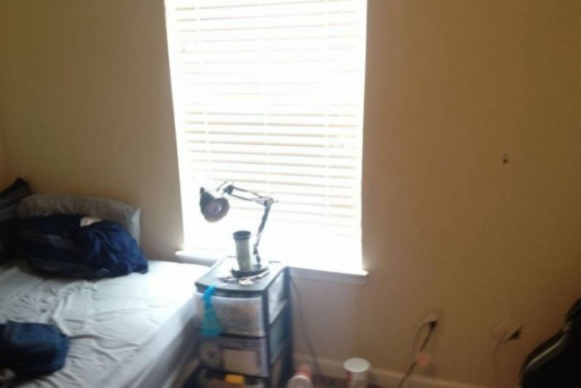 Φλόριντα: Αδέσποτη σφαίρα καρφώθηκε στη βερμούδα του! (photos)