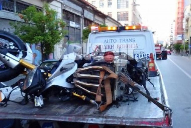 Πάτρα: Και όμως ο οδηγός δεν έπαθε το παραμικρό (photos-vid)