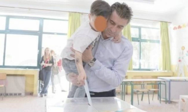 Εκλογές 2014: Θοδωρής Ζαγοράκης: Ψήφισε παρέα με τον γιο του
