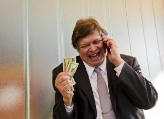 Αυτά είναι: Μηνύει τους πάντες και διεκδικεί το απίστευτο ποσό των...