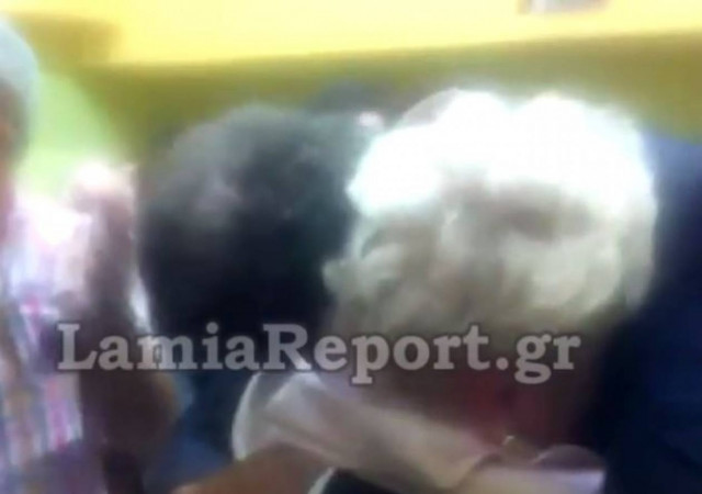 Στυλίδα: Δάκρυσε η μητέρα του Γκλέτσου – Δείτε πως τον υποδέχτηκε (vid)