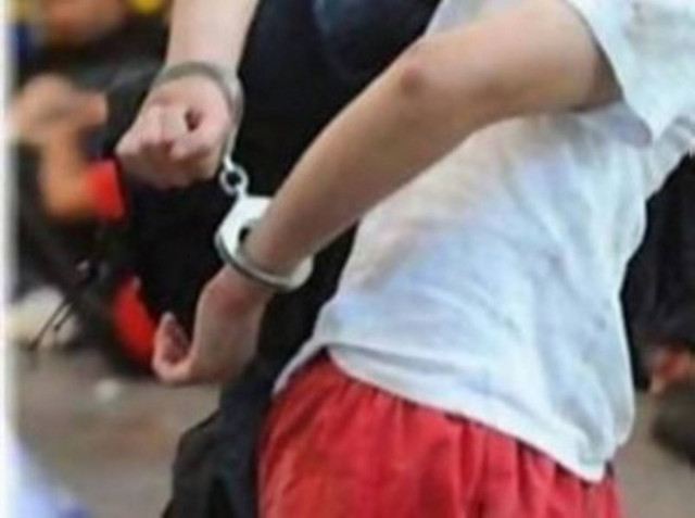 12χρονος λήστεψε μίνι μάρκετ στο Αγρίνιο