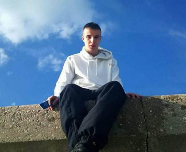 Βάζουν δίδυμους στη φυλακή γιατί δεν ξεχωρίζουν το δράστη!