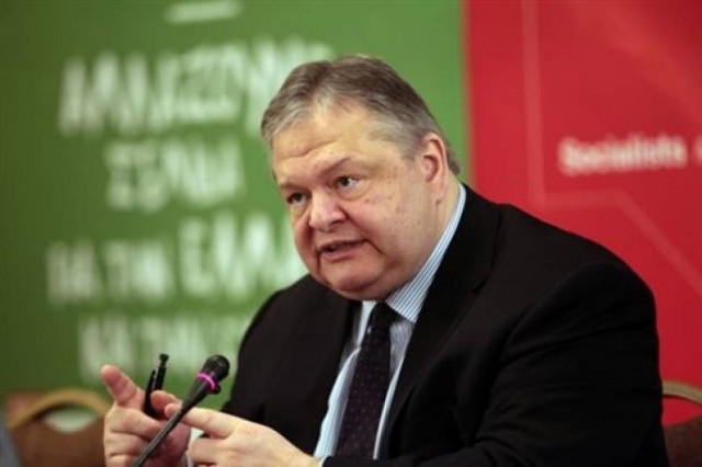 Ευρωεκλογές 2014 - Προσαγωγές στην προεκλογική ομιλία του Βενιζέλου (vid)