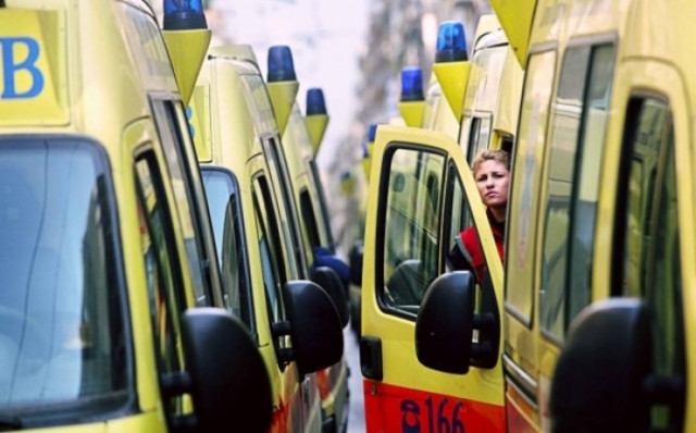 Με δανεικά ασθενοφόρα το ΕΚΑΒ