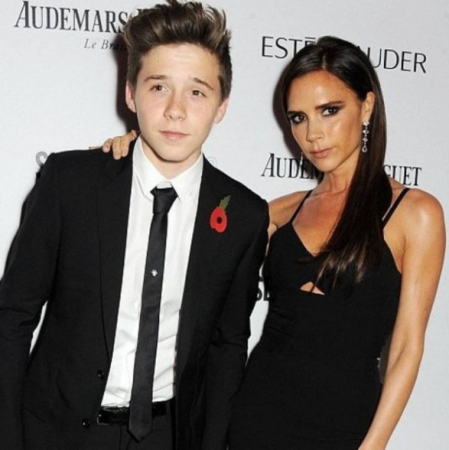 O γιος της Victoria, Brooklyn Beckham δουλεύει ως σερβιτόρος