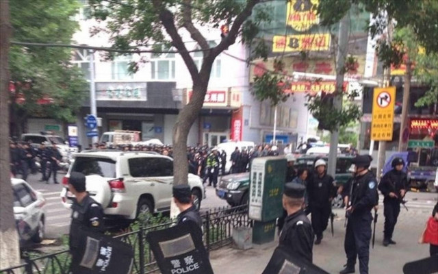 Κίνα: Τρομοκρατικό χτύπημα η έκρηξη στη Σινγιάνγκ, σύμφωνα με την κυβέρνηση