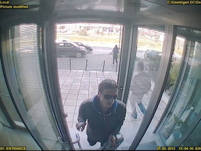 Αυτός είναι ο ληστής της τράπεζας στον Εύοσμο – Δείτε φωτογραφίες