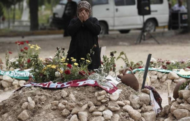 Τουρκία: Η τραγωδία στο ορυχείο άφησε πίσω της 432 ορφανά…