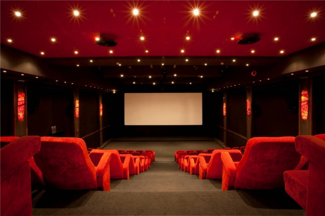 Λάρισα: Πήγε να δει ταινία και βγήκε με… 3.000 ευρώ!