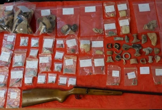 Άναυδοι οι αστυνομικοί με τα ευρήματα σε αποθήκη 70χρονου στη Μήλο