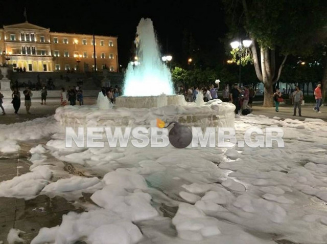Εκλογές 2014: Γέμισε με αφρούς η πλατεία Συντάγματος! (pics)