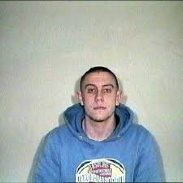 Του ζήτησε να πληρώσει και εκείνος την πλάκωσε στο ξύλο!