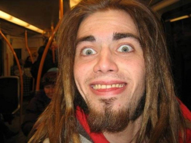 Νορβηγία: Καλλιτέχνης έφαγε κρέας από το ισχίο του! (photo)