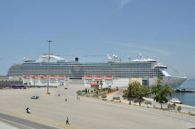 ΦΩΤΟΡΕΠΟΡΤΑΖ-Regal Princess: Ένα πλωτό παλάτι στο λιμάνι του Πειραιά (pics)