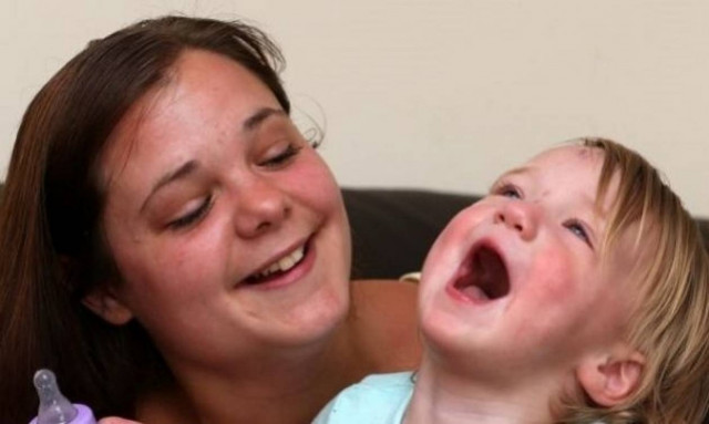 Κόρη έγινε παρένθετη μητέρα για την 50χρονη μαμά της αλλά δεν της δίνει το μωρό!